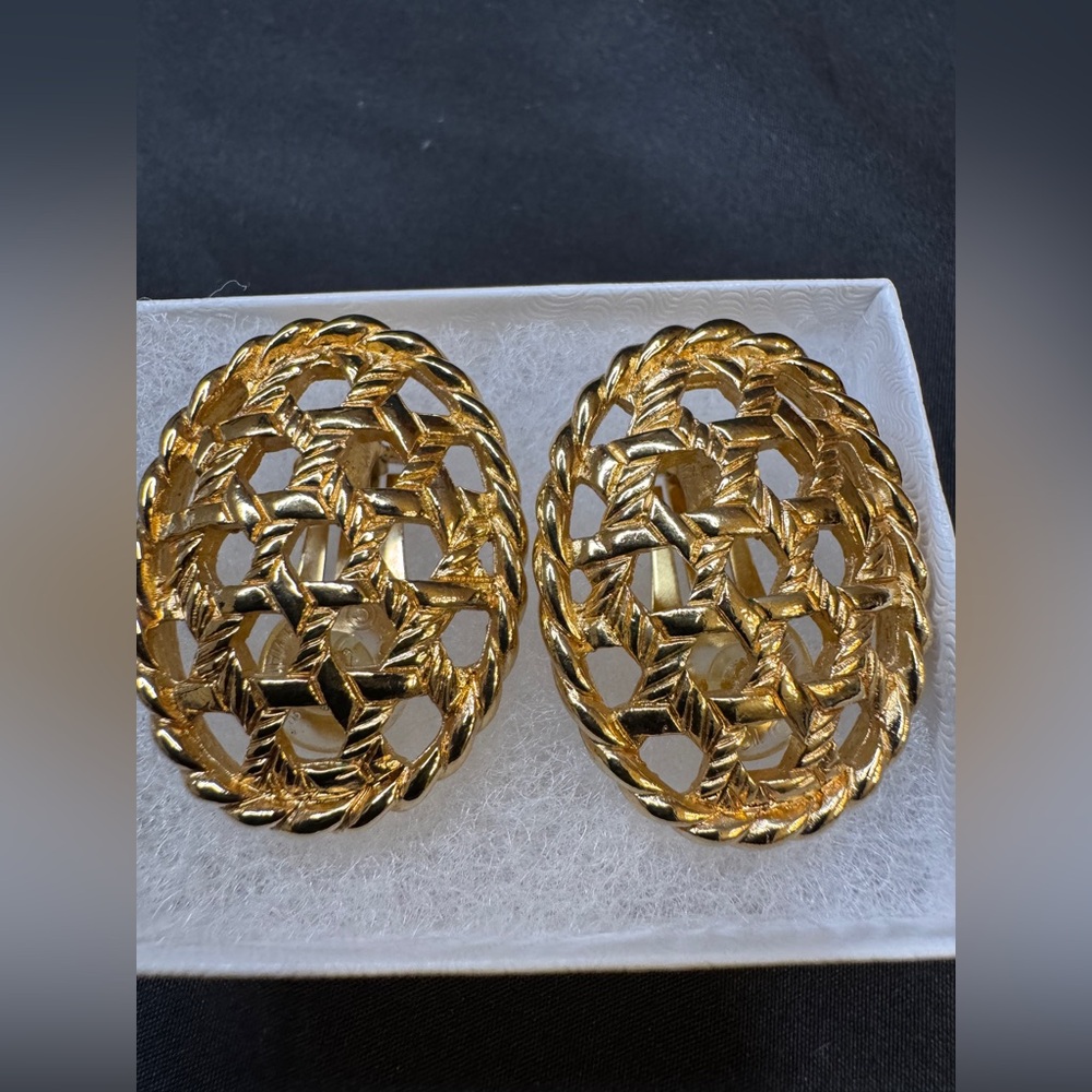Christian Dior Basket Weave Earrings - Picture 8 of 16